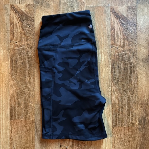 Yogalicious Spandex Shorts - Picture 2 of 4